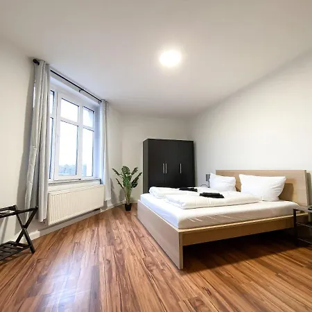 Komfortables Nah An Porsche & Flughafen - Schreibtisch, Sehr Schnelles Internet & Queensize-bett * Leipzig