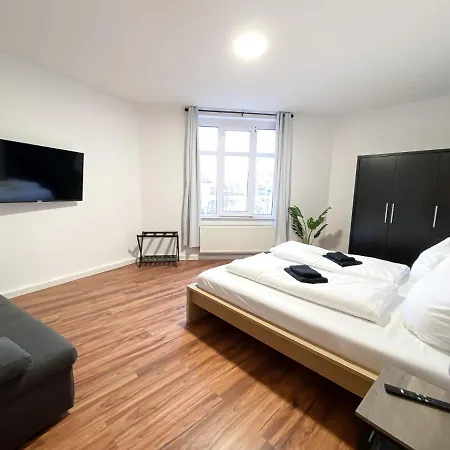 Komfortables Nah An Porsche & Flughafen - Schreibtisch, Sehr Schnelles Internet & Queensize-bett Apartment Leipzig