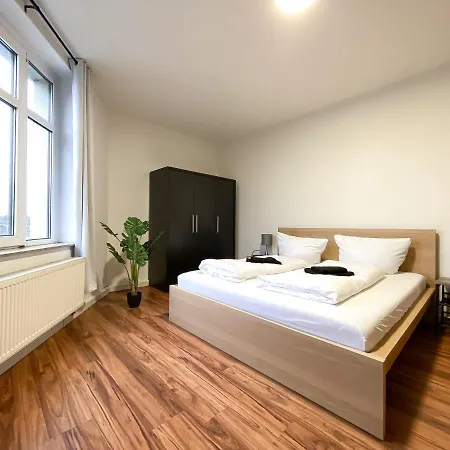 Komfortables Nah An Porsche & Flughafen - Schreibtisch, Sehr Schnelles Internet & Queensize-bett * Leipzig