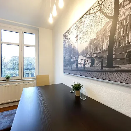 Komfortables Nah An Porsche & Flughafen - Schreibtisch, Sehr Schnelles Internet & Queensize-bett Apartment