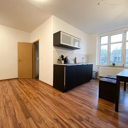 Komfortables Nah An Porsche & Flughafen - Schreibtisch, Sehr Schnelles Internet & Queensize-bett Leipzig