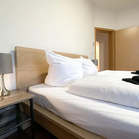 Komfortables Nah An Porsche & Flughafen - Schreibtisch, Sehr Schnelles Internet & Queensize-bett Leipzig