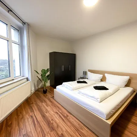 Komfortables Nah An Porsche & Flughafen - Schreibtisch, Sehr Schnelles Internet & Queensize-bett * Leipzig