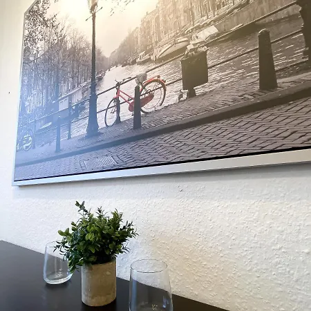 Komfortables Nah An Porsche & Flughafen - Schreibtisch, Sehr Schnelles Internet & Queensize-bett Apartment Leipzig