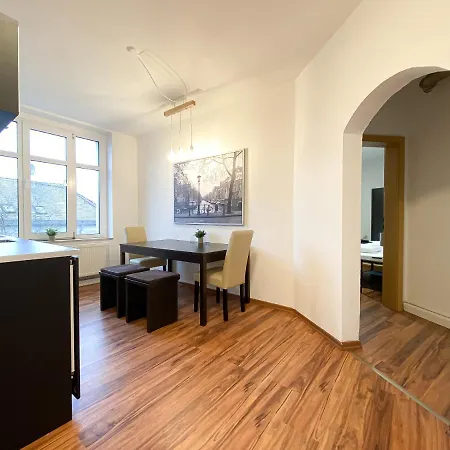Apartment Komfortables Nah An Porsche & Flughafen - Schreibtisch, Sehr Schnelles Internet & Queensize-bett